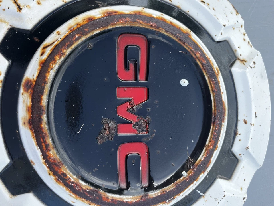 (1) 69-75 GMC Dog Dish 10 1/2" HUBCAP 1969-1975 C10 Truck 1/2 Ton 15" White C15 - Image 4 of 4