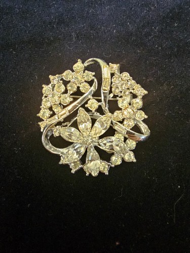 Vintage Brooch Pin Crystal Rhinestone Silver Tone Flower MCM 2" - Picture 2 of 8