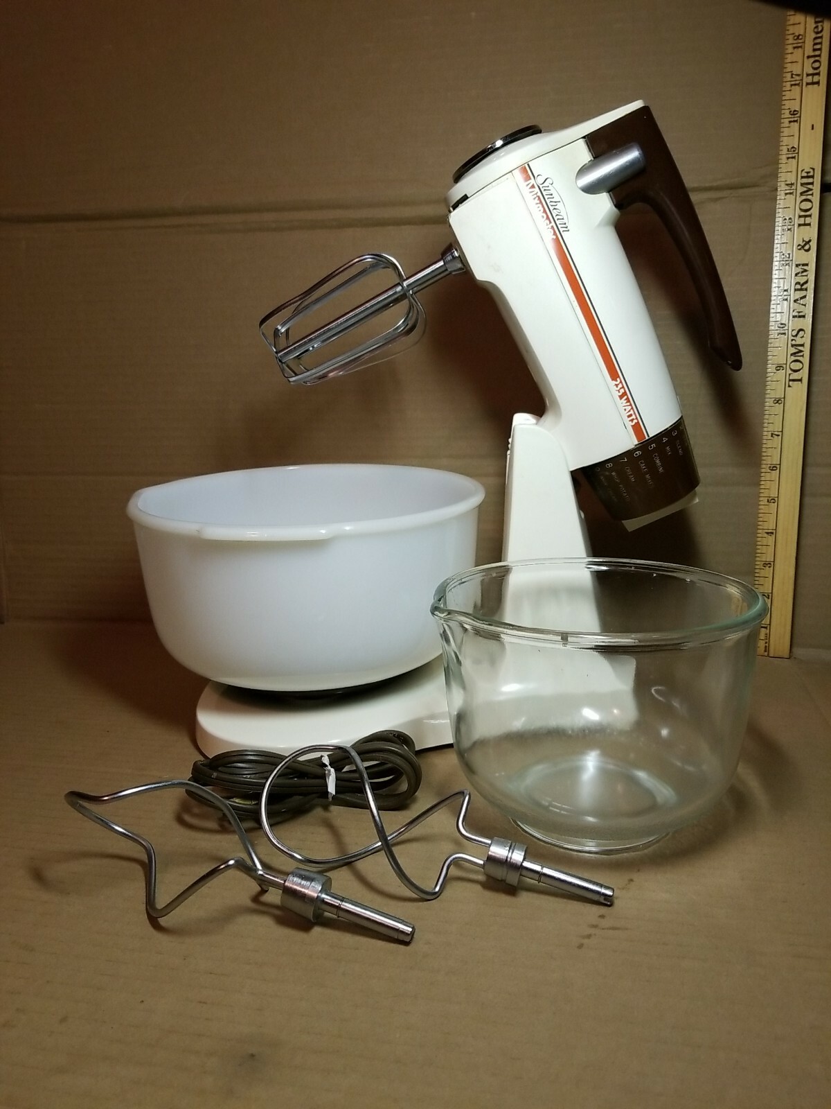 VTG Sunbeam MixMaster 423A 12 Speed 235 Watts Stand Mixer 2 Glass Bowls