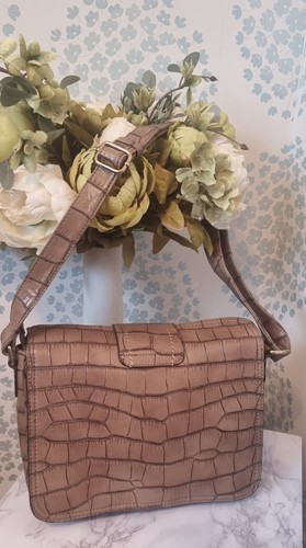Bolso de Hombro Marina Galanti Cool Tonificado Marrón Tostado con Herrajes de Cierre Dorado - Imagen 4 de 18