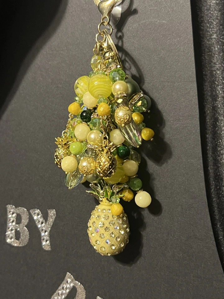 PINEAPPLE PURSE CHARM Foto 3 de 4