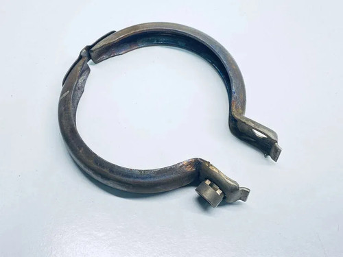 Muffler pipe connector clamp