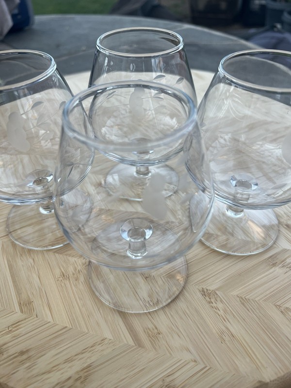 Set of 4 Clear Glass Etched Floral Stemmed Wine Glasses, Under 10 oz
