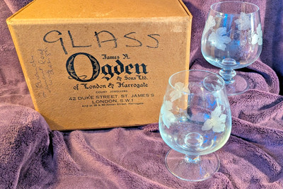 Schachtel Paar feine gravierte Kristall Vintage Brandy Gläser Einzelhandel von J R Ogden