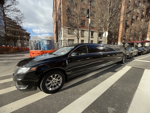 2014 Lincoln MKT - Picture 2 of 19