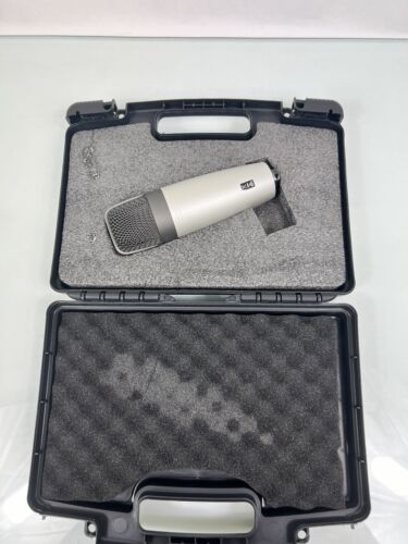 Samson C01 Studio Condenser XLR Recording Microphone with Case - Picture 3 of 6