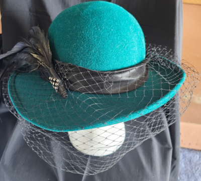 VTG Michael Howard New York Green Wool Felt Hat w/ Feathers  display picture 2