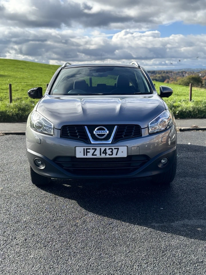NISSAN QASHQAI DIESEL HATCHBACK - 1.5 dCi [110] Tekna 5dr • 2011 • Grey • Manual - Image 3 of 4