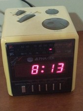 Antica e vecchia radiosveglia vintage anni 70