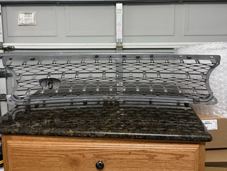 Parrilla delantera Land Rover Range Rover HSE y SC 06-09 con logotipo DHB500182 Foto 2 de 2