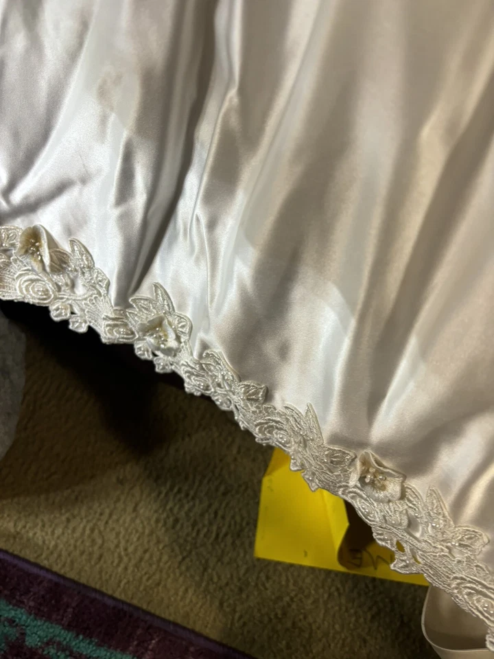 Michelangelo Original Plus Size 18 wedding dress W veil . 2-tone Train - Image 3 of 4