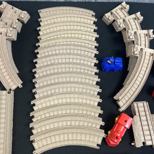 Lot of 32 Thomas The Train Gullane Tan Beige Train Track Pieces & Misc Cars - Picture 2 of 22