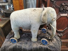 Orig. Steif Elefant, 50-Jahre auf Metallrahmen mit Rollen & Haltegriff, brummt