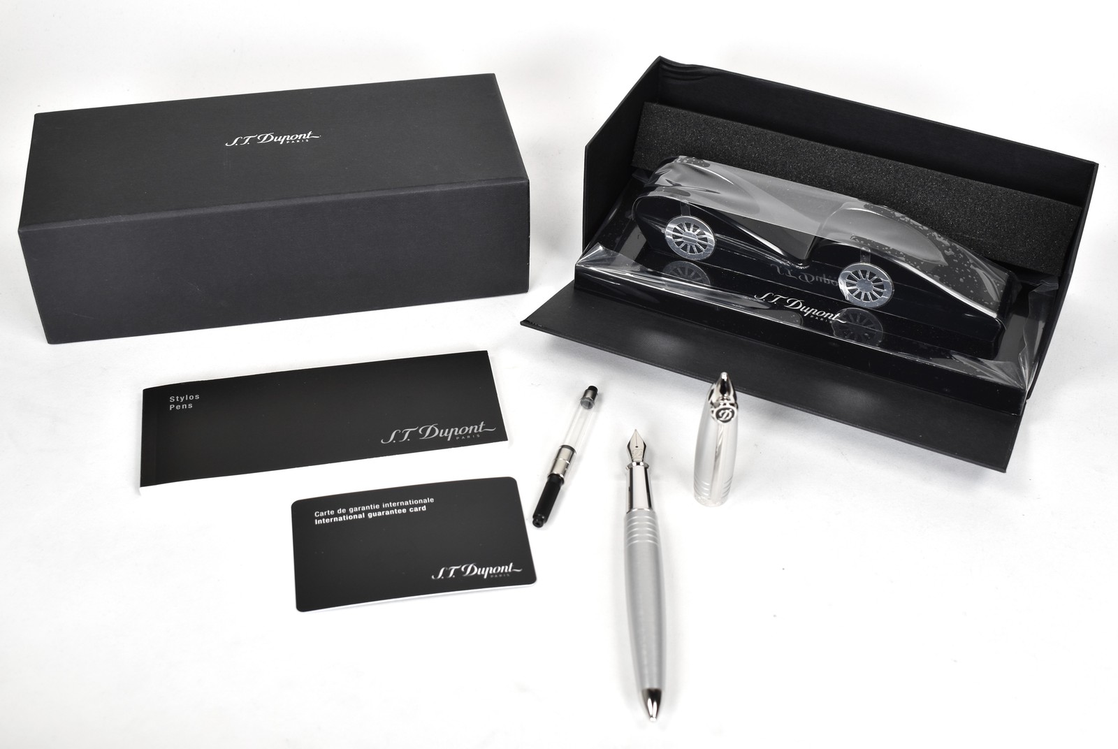 S.T. Dupont Fountain Pen Streamline R Brushed Palladium 251574 - 14k Gold Nib