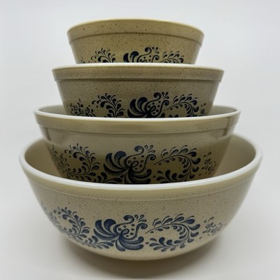 Vintage Pyrex Set of 4 Homestead Mixing Bowls 401, 402, 403, 404 Beige Blue