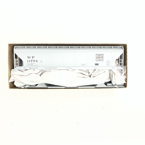 Tolva cubierta de tres bahías Accurail HO Western Pacific WP #11774 | Zustand: Used