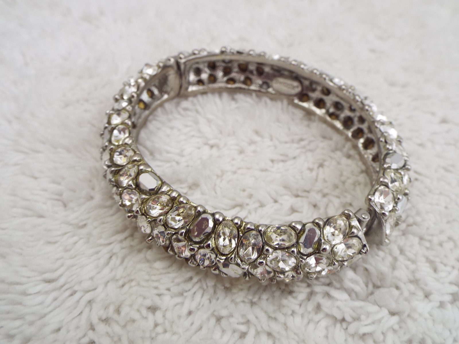 CHICO'S Silvertone Rhinestone Hinged Bracelet (J2… - image 3
