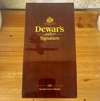Dewar's Signature Blended Scotch Whisky Wooden Display Box Brown Gold Distillery