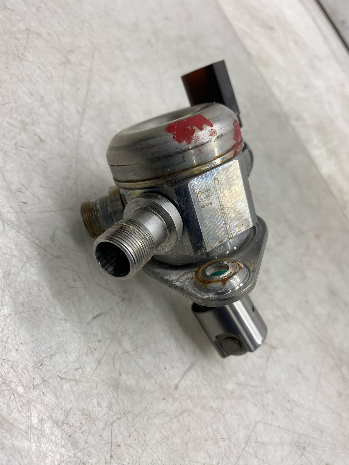 2020-2025 ASTON MARTIN DBX A 4.0 RH OR LH ENGINE MOUNTED HIGH PRESSURE FUEL PUMP