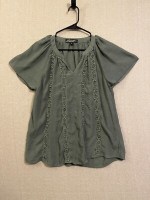 Absolutely Famous Top Women's Small Green Short Sleeves