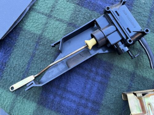 Mercedes-Benz W126 Trunk Lock Actuator