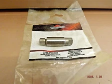 New OEM Briggs & Stratton Oil Pump Shaft 693784 NOS