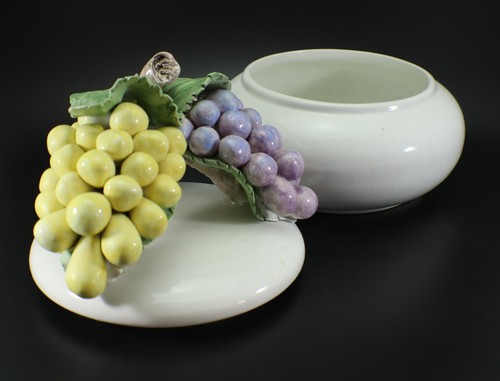 Covered Dish with Grapes on Lid 2-Piece Italian Vintage - Picture 5 of 13