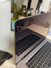 Apple MacBook Pro 16'' 512GB, Intel Core i7, 2.6 GHz, 16 GB Laptop - Space...