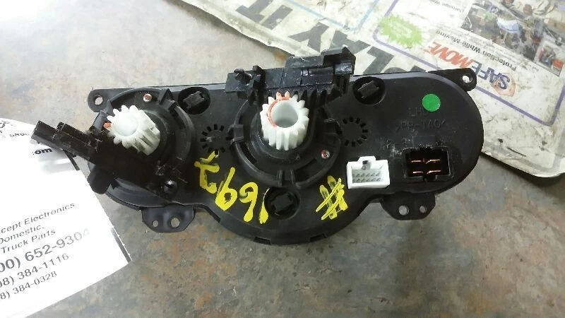 2004 Suzuki Forenza 2004-2008  A/C Heater Climate Controller With warranty - Image 3 of 3