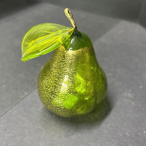 Murano Glass Green Pear Gold Flecked Fruit Ref#23 - Picture 2 of 8