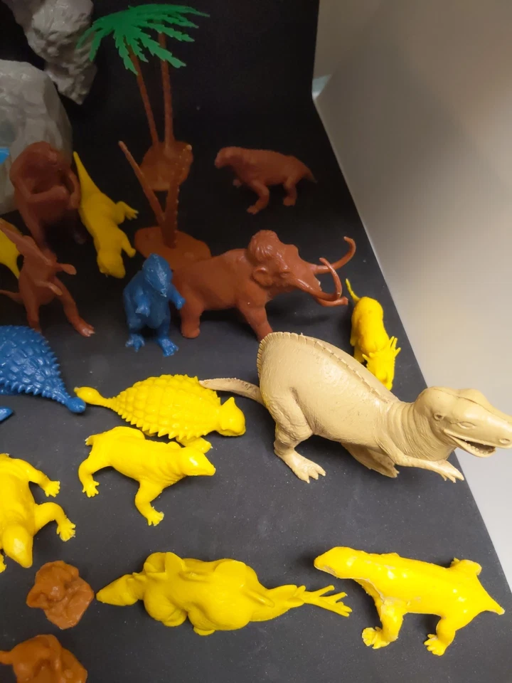 1970 Marx Dinosaur S And Cavemen Set With Original Box - Image 4 of 4