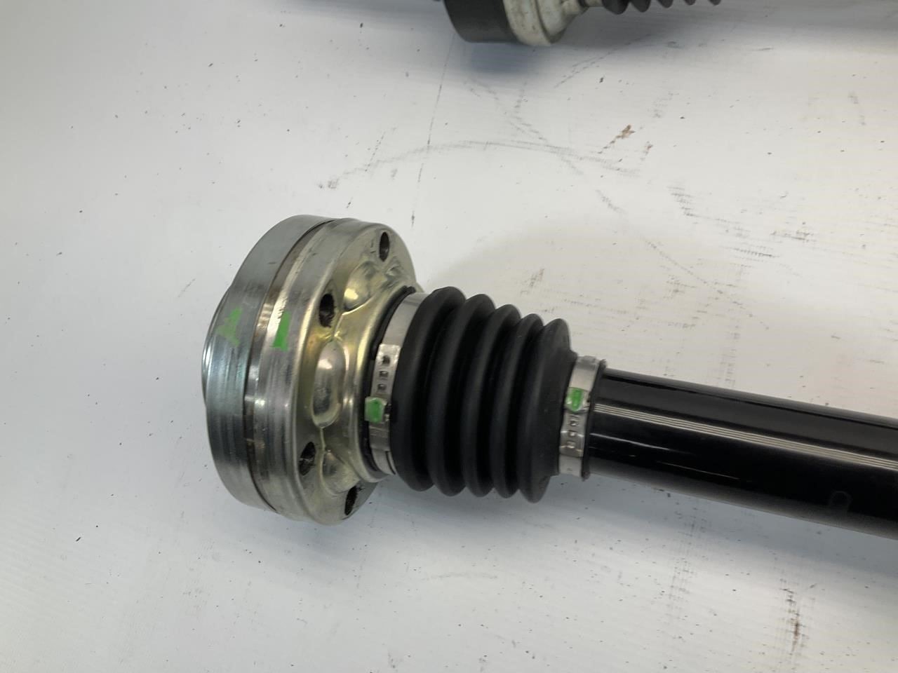 22-24 Maserati MC20 M240 Axle Shaft Kit Left + Right 673015581 670219393 Q