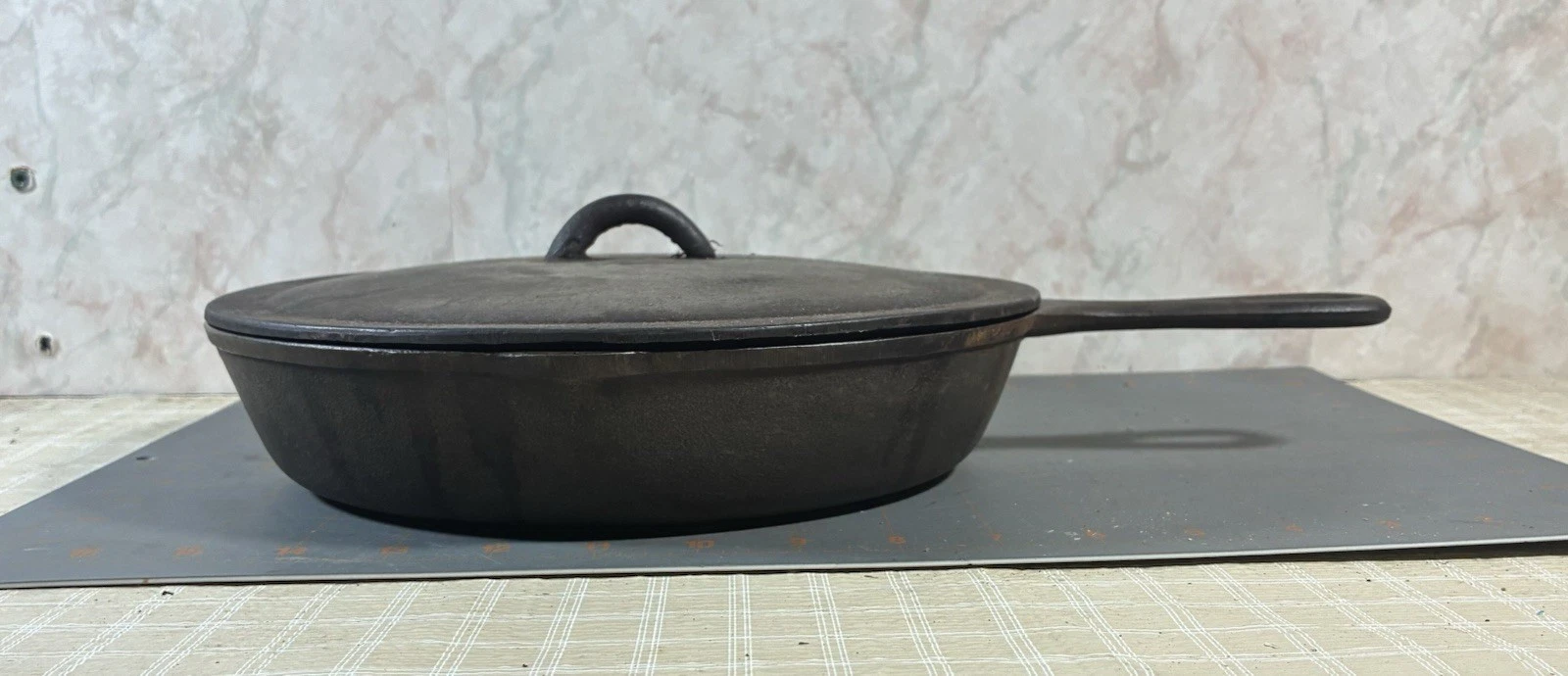Lodge 3-Notch Cast Iron Skillet No. 7 SK H2 With LID! Estate Find. Sits Flat.