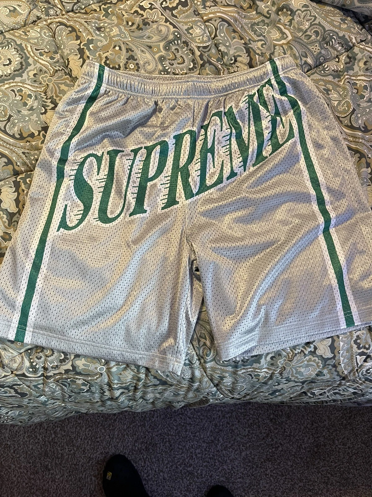 Short en maille grand logo Supreme SS23 Slap Shot gris moyen flambant neuf authentique 2023