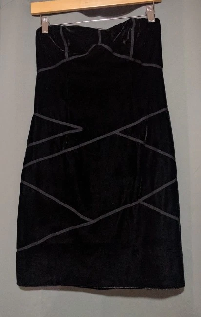 Nuevo Mini Vestido Urban Outfitters UO Silence + Noise Negro Terciopelo LBD Mediano Pequeño Foto 2 de 4