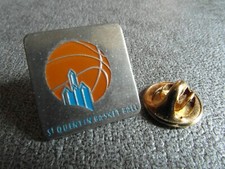 RARE PINS PIN'S - BASKET - ST QUENTIN - SPORT - CLUB - Signé ANANAS * EF *