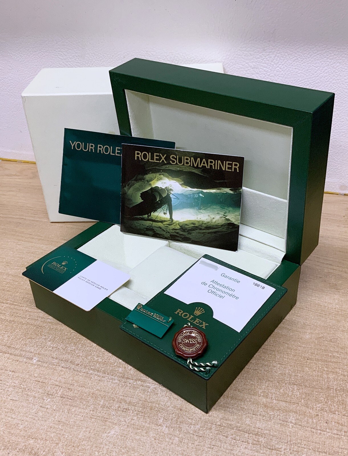 Rolex Submariner Date 16618 Champagne Dial UK Serviced Jul'24 B&PinWarranty Aug'26 image 5