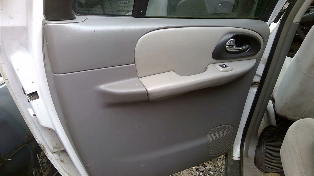 2005 chevy trailblazer door panel deals