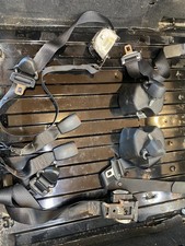 Jeep Tjlj Wrangler Seat Belts 03-06 Full Set W Bolts And Middle Receiver Jeep Tjlj Wrangler Seat Belts 03-06 Full Set W Bolts And Middle Receiver