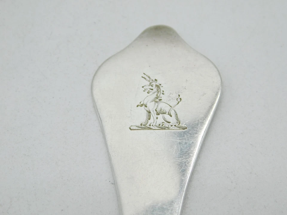 Cuchara nariz perro con cresta plateada Guillermo III Britannia antigua 1702 Londres Foto 4 de 4