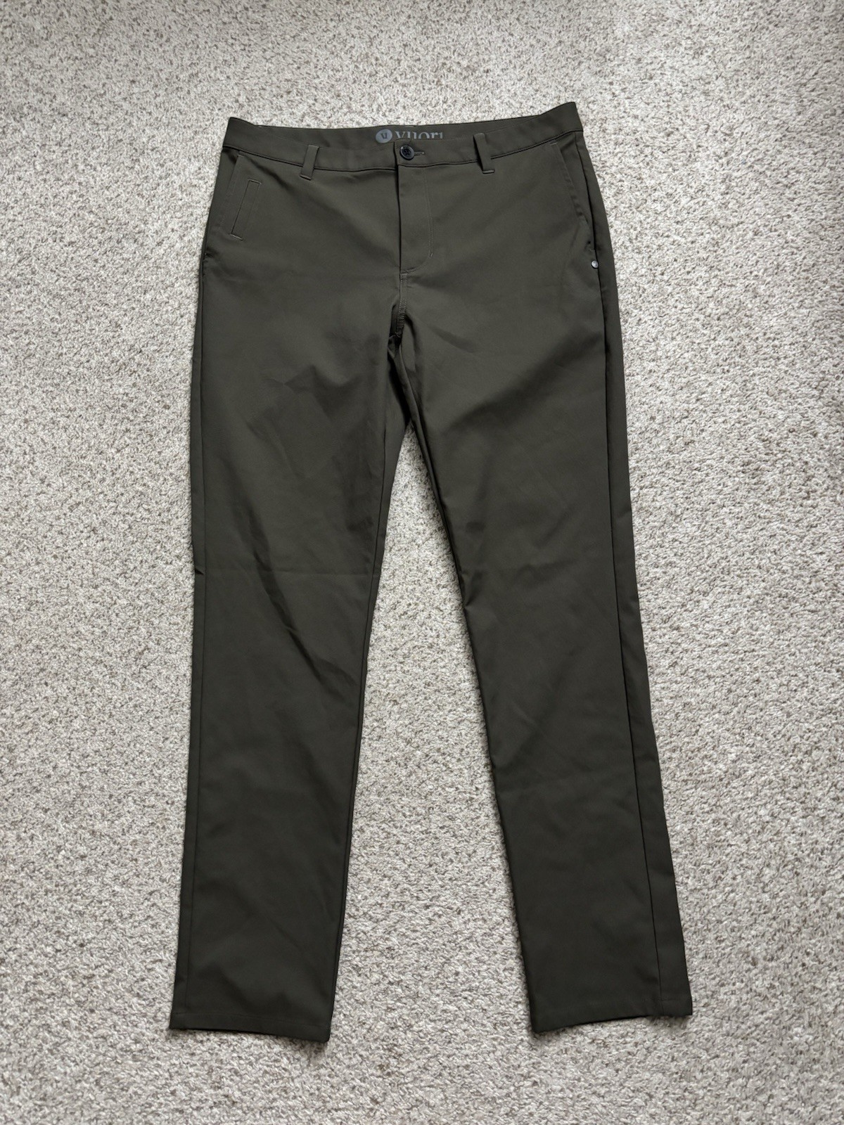 Vuori Pants Mens Size 32x30 Dark Olive Cascade Tech Chino Pant Slim Tapered