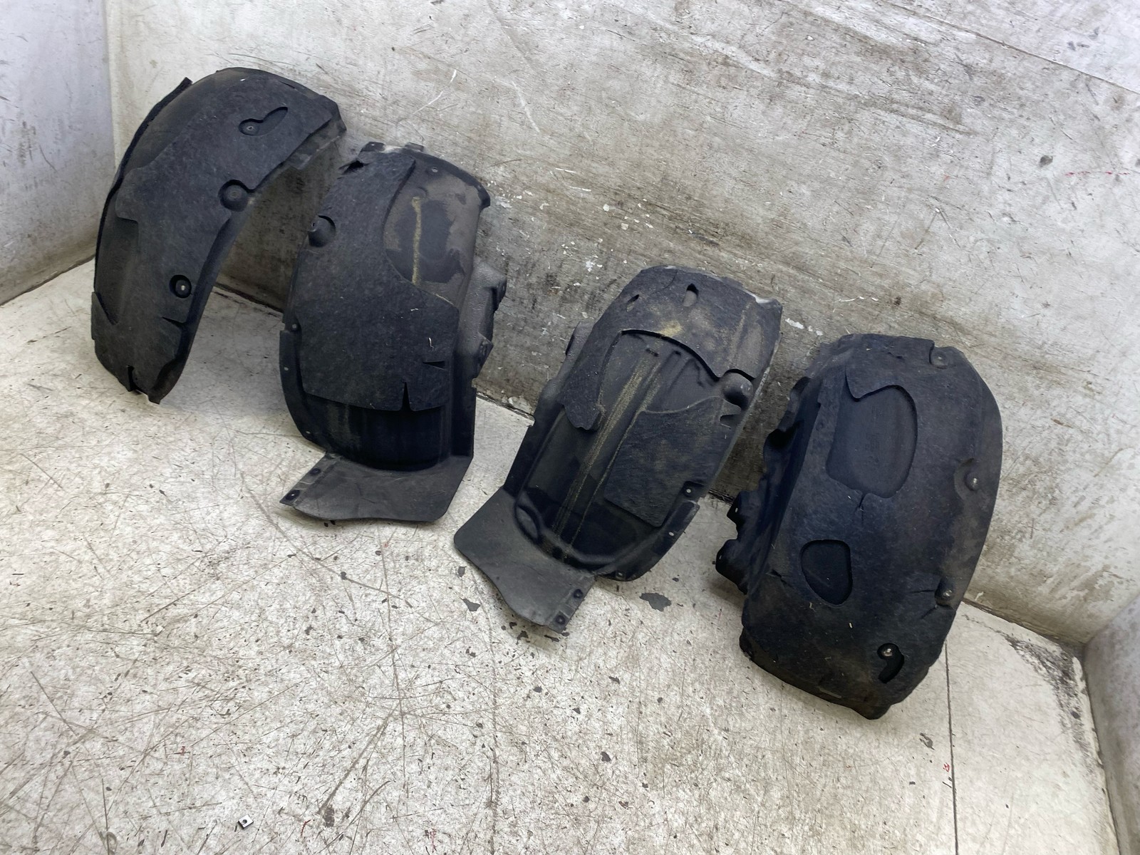 2016-2020 BENTLEY BENTAYGA RH LH REAR FORWARD REARWARD INNER FENDER LINER SET