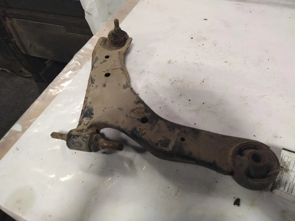 Brazo de control inferior inferior delantero derecho usado se adapta a: Kia Spectra 2008 2,0 L 4 cilindros Foto 2 de 4