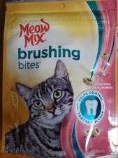 meow mix brushing bites