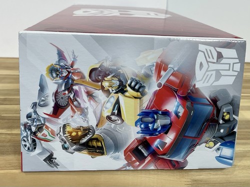 Exclusive Transformers 35th Anniversary Promotional Box - Picture 5 of 13