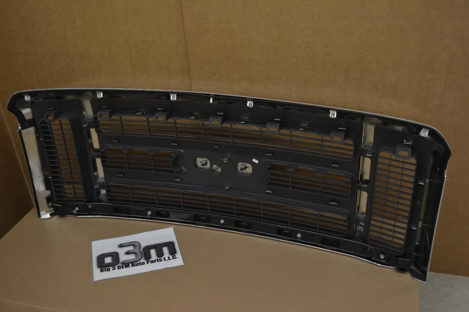 Ford Super Duty 2008-2010 parrilla delantera cromada nueva OEM 8C3Z-8200-BA Foto 3 de 4