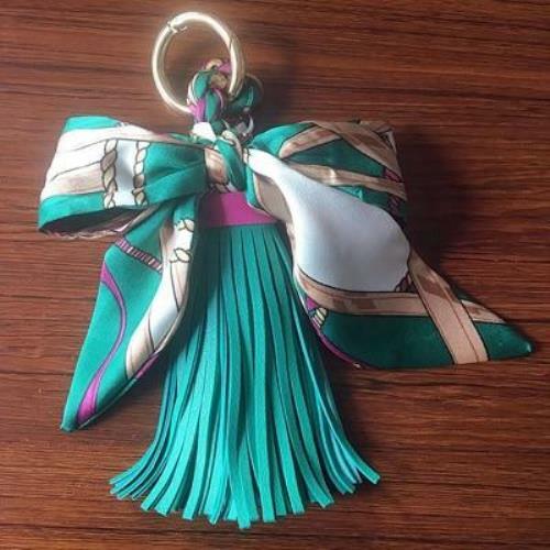 Mini Scarf Bow Leather Keychain - Bild 5 von 24