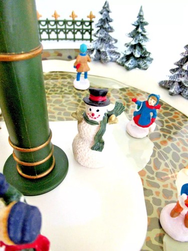 HAPPY WINTER HOLIDAY "WALK IN THE PARK" ~ (GIFT SET) ~ LIGHTED & ANIMATED !!! - Picture 15 of 24