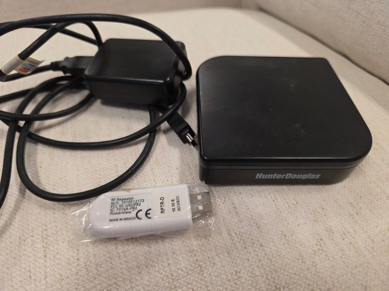 Hunter Douglas PowerView Gen2 Smart Home Repeater Hub WITH RF Repeater RPTR-D