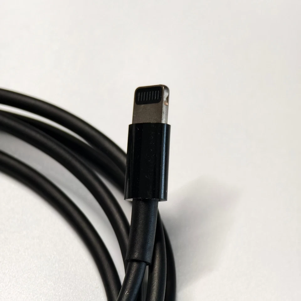 Cable USB a Lightning negro Apple Beats 3 pies (1 m) genuino Foto 2 de 3